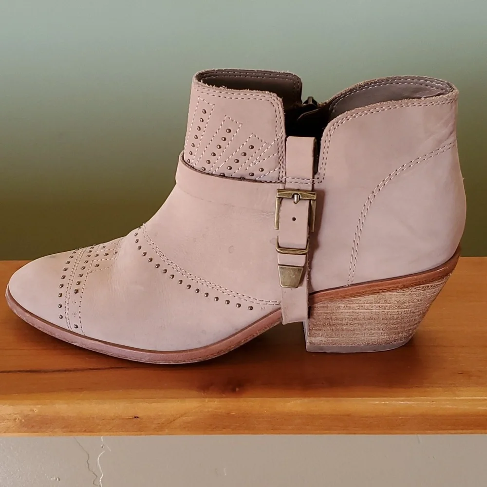 Vince Camuto booties - Picture 5 of 13